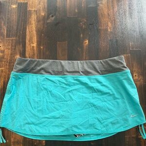 Nike skort. Teal gray black and white. Size XL. Great condition.